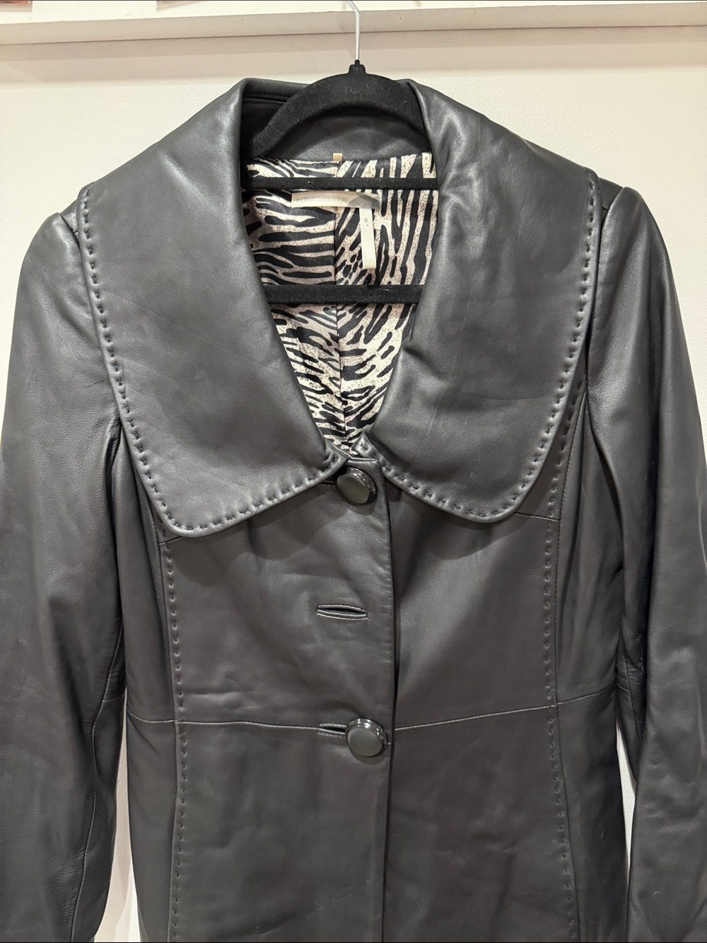 Classiques Entier Women's Real Black Leather Coat with Statement Collar